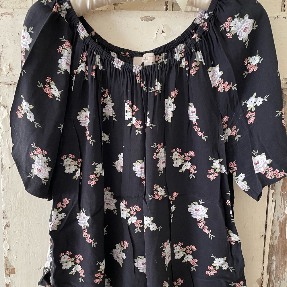 Black floral LOFT top. Size M.